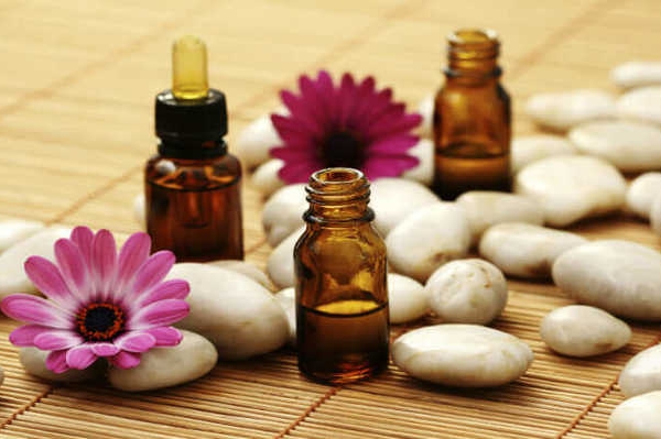 Ministério da Saúde anuncia aromaterapia, florais e bioenergética entre novos procedimentos no SUS